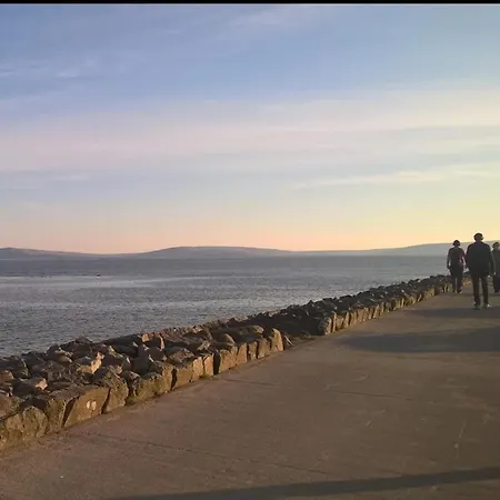 Salthill 3 Bedroom Apartment *