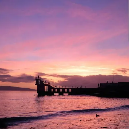 Salthill 3 Bedroom Apartment * Galway